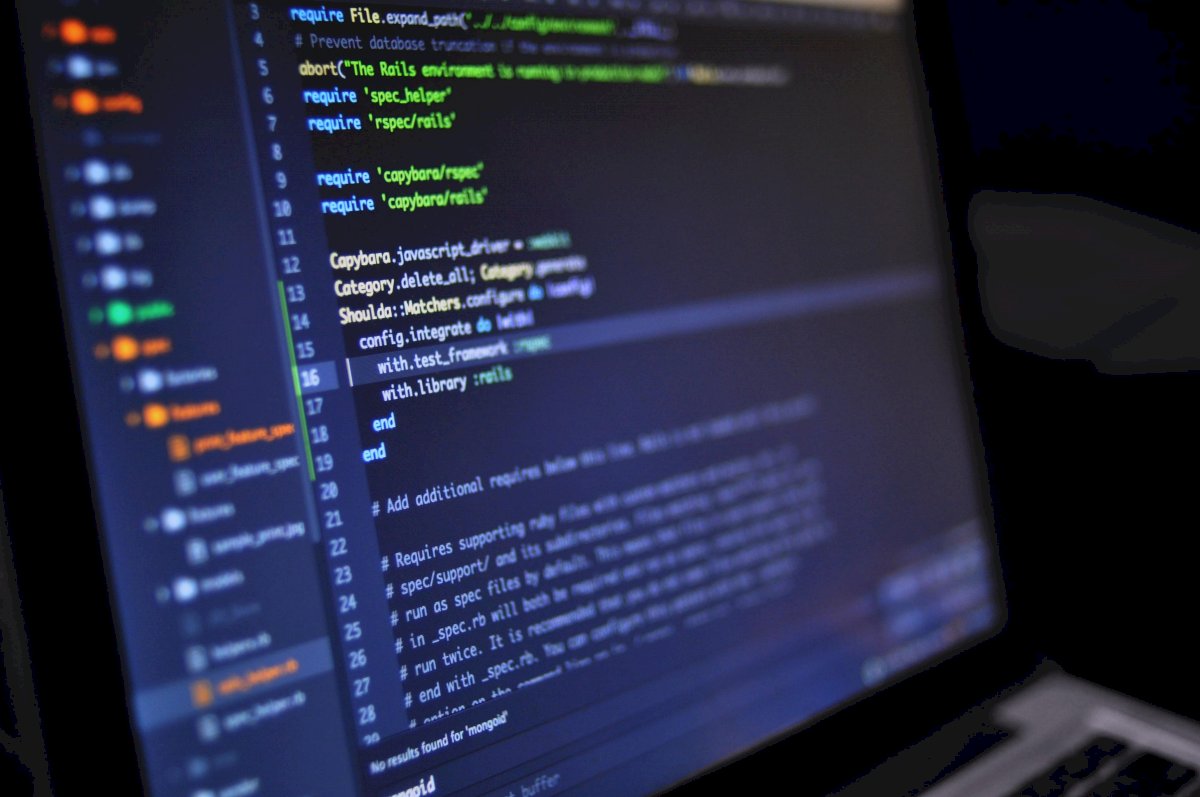 Dynamic Pricing Algorithms in Retail